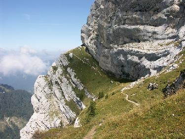 Fin du sangle de la Barr&egrave;re sous les falaises